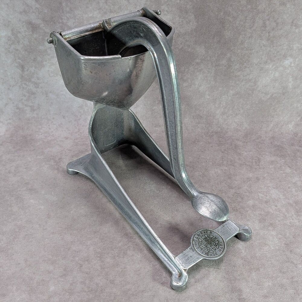Vintage Wear-Ever Aluminum Citrus Juicer Hand Press Manual Lemon Lime Squeezer